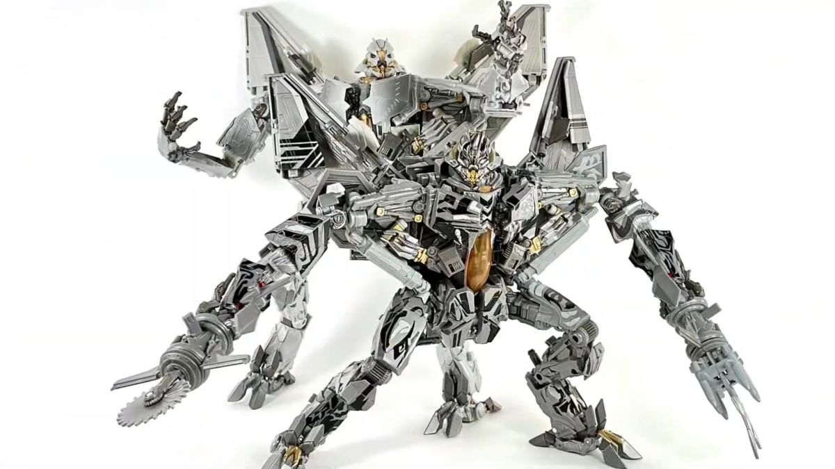 Masterpiece MPM-10R Revenge Of The Fallen Starscream In-Hand